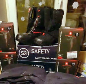 Arbeitskleidung, Sicherheitsstiefel und mehr für das Magic Land