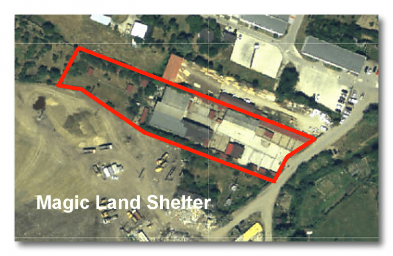 Ein Bild vom MAGIC LAND Shelter aus der Luft.